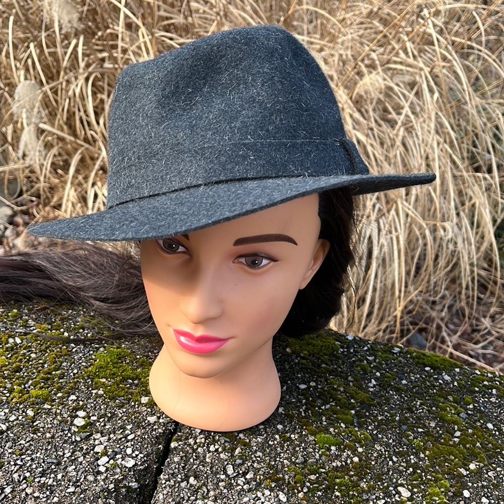 Vintage Mens / Womans grey Burberrys Fedora hat made in England 7 1/4